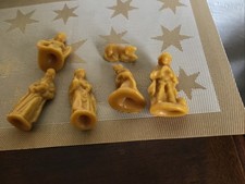 Krippenfiguren aus Bienenwachs