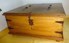 Truhentisch - Holz - massiv - 90x90 - 44.5 Hoch - Truhe/Tisch