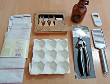 Keramik  Eierschale +3x Geschirrtücher Knoblauchpresse Käsemesser+Olivenflasche+
