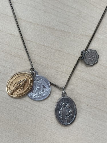 Kette vier kleine anhänger - vier,