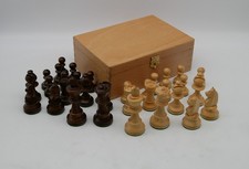 Schachfiguren aus Holz