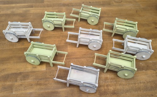 Set aus miniatur handwagen - aus, miniatur-handwagen