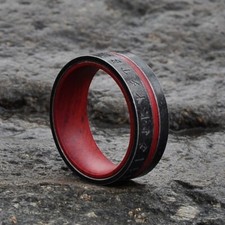 Runen Ring mit rotem Inlay aus