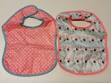 2x Latz mit Auffangschale, neuwertig, babylove, gepunktet Luftballon rot blau 