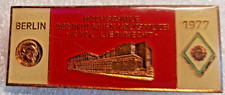 DDR Abzeichen Nadel Pin Hochschule der Deutschen Volkspolizei Karl Liebknecht 77
