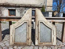 zwei alte Holzfenster um 1890, Giebelfenster, Fenster, Dachbodenfenster