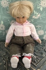 Puppe Käthe Kruse Glückskind Junge Stoffkörper mit Sommersprossen Vinylkopf