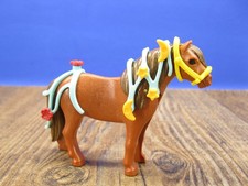 Pony mit Schmuck Zaumzeug