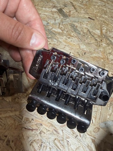 Double locking tremolo - locking,