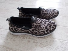 Damen Slipper animal schwarz/weiß, 38, guter Zustand