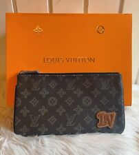 Louis Vuitton Pochette Catogram Grau
