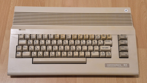 Commodore c64 c ii - 64,