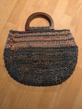 Häkeltasche, braunmeliert mit Holzgriff und Perlenverzierung, neu