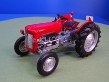 Universal Hobbies UH2916 Massey Ferguson 825 Top Zustand 1:32 OVP