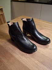Neue schwarze Chelsea Boots