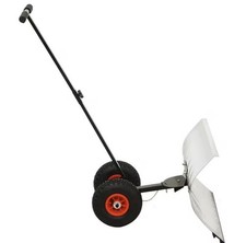 Schneeschaufel mit Rädern