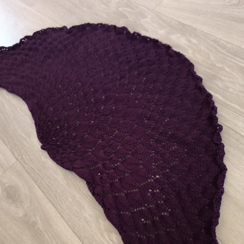 Gestricktes halbrundes tuch - halbrundes,