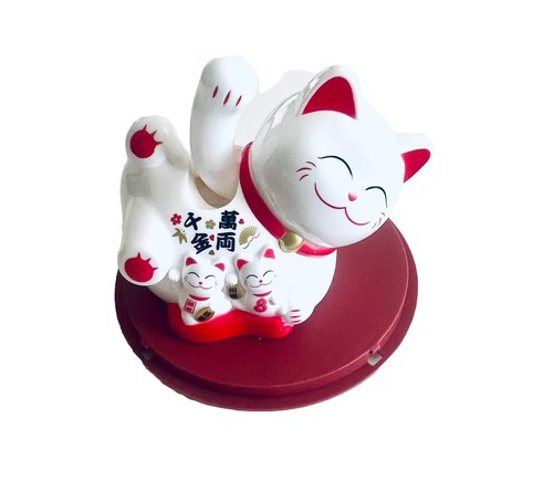 Chinesische winkekatze liegend - chinesische,