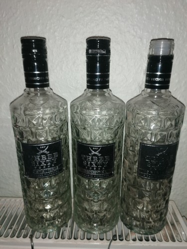 Leere flaschen vodka - 3, three