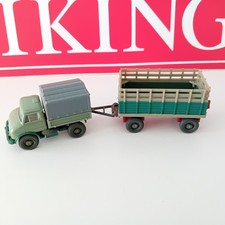 wiking unimog U 406  mit Plane und landwirtschaftlichen Anhänger resedagrün top