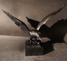 Skulptur Adler mit