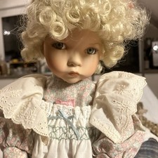 Porzellanpuppe „Mary