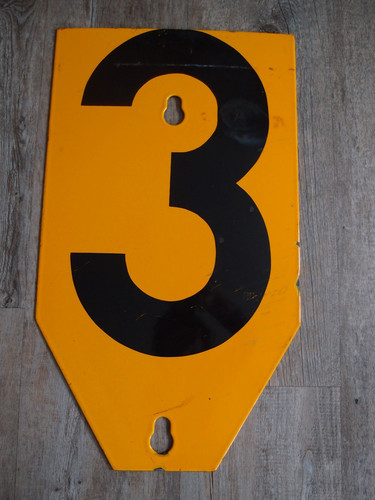 Altes emailieschild signal - altes, "3"