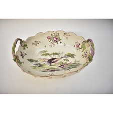 Korb aus Weichpasteporzellan