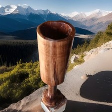 Glas aus massivem Nussbaumholz