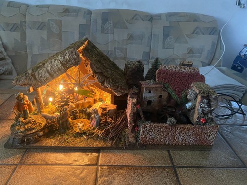 Weihnachtskrippe mit figuren - mit,