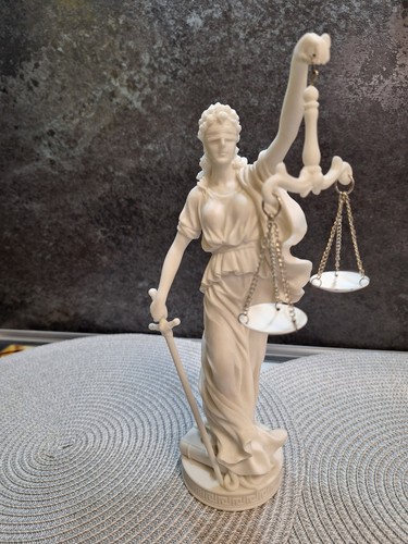 Justitia figur göttin - justitia,