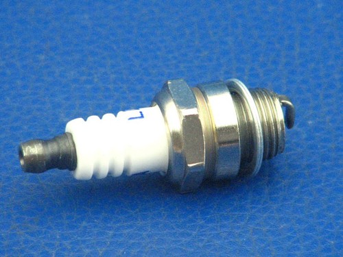 Zündkerze aus fuxtec ps152 - zündkerze,