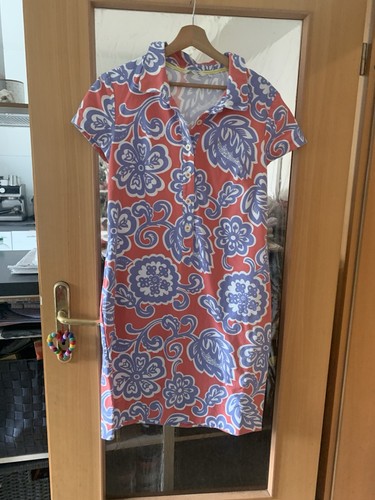 Geblümtes kleid von boden - geblümtes,