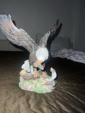 SteinAdler Statue