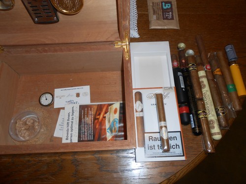 Humidor mit div inhalt - div.,