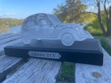 TOP Citroen 2 CV Glasmodell + Sockel