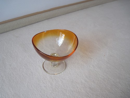Glasschale aus der serie loop - aus,