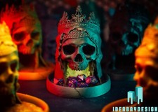 Würfelturm Schädel mit Krone