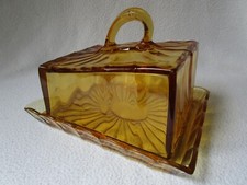 alte Käseglocke Tablett mit