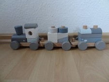 Holzeisenbahn mit Bausteinen