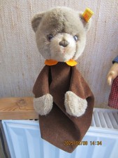 Handpuppe Teddy, Bär mit Knopf Fahne 27cm von Steiff