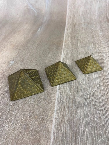 Antik pyramide messing - 3x,