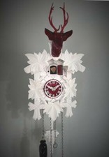 Moderne Kuckucksuhr Design Quarz Uhr Hirschkopf Kukuksuhr weiß rot Cuckoo clock