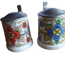 Zwei Miniatur-Bierkrüge mit Zinndeckel, Höhe ca. 5,5 cm, sehr gut 1970-1990