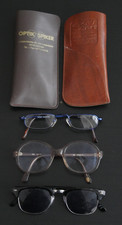 Drei alte Brillen (Sehhilfen) mit Etui und eine Sonnenbrille - Gebraucht