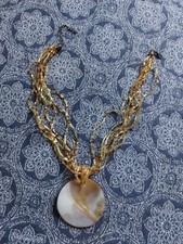 Mehrreihige Kette mit Anhänger  und Sicherheitsverschluß