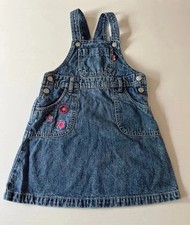 Blaues "blumen + schmetterlinge" Latzkleid - Größe: 104 - H&M
