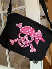 Umhängetasche/Schule/Freizeit, Totenkopfmotiv, pink/schwarz/weiß