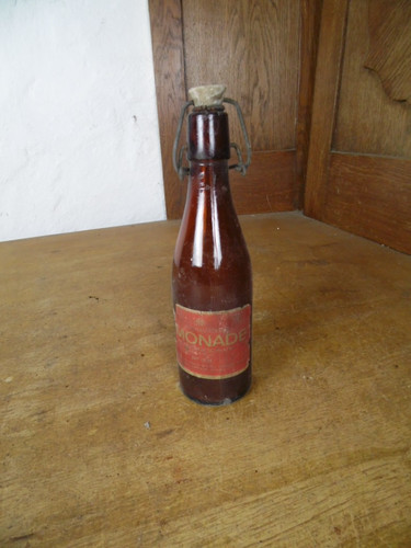 Alte bierflasche mit - bierflasche,