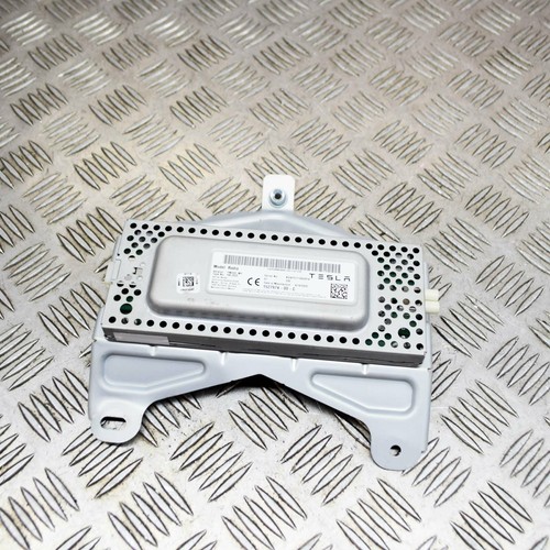 Tesla model radio - model, fm
